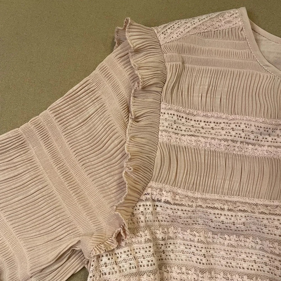 Velvet by Graham & Spencer Anthropologie Ruffle Lace Blouse Size Medium - Picture 3 of 11